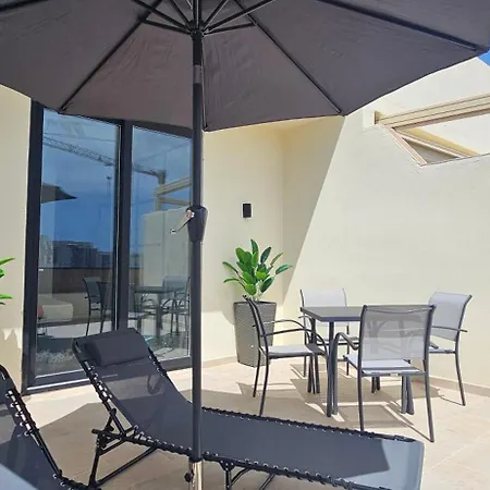 Sea Breeze Penthouse And Terrace Qawra *